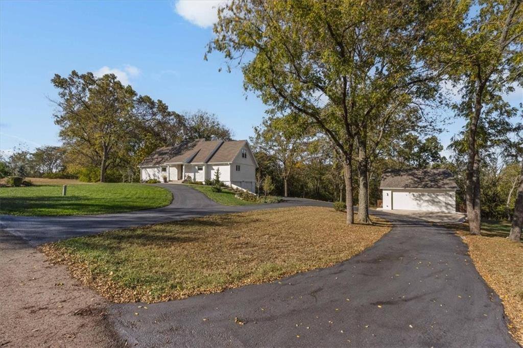 13225 Kimberly Circle, Olathe, KS 66061