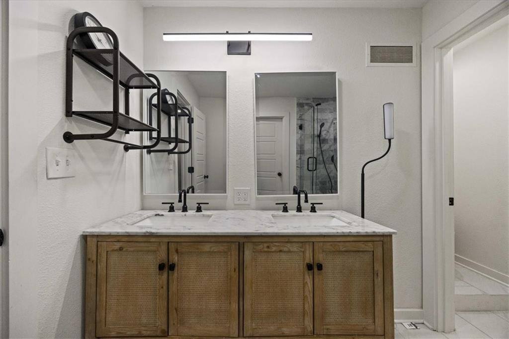 13225 Kimberly Circle, Olathe, KS 66061