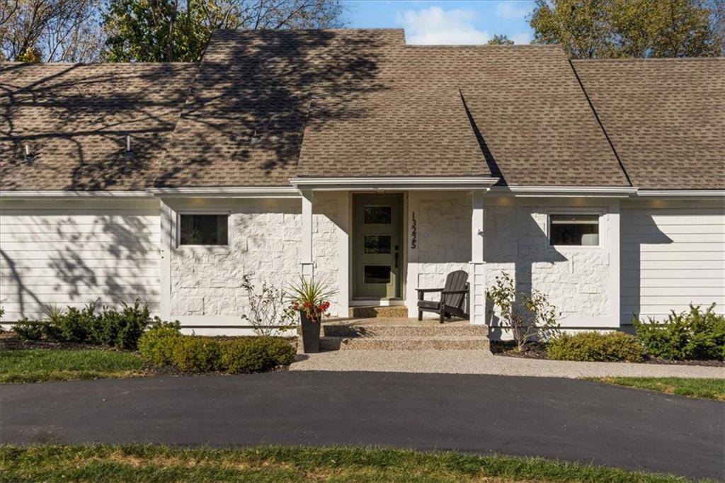 13225 Kimberly Circle, Olathe, KS 66061