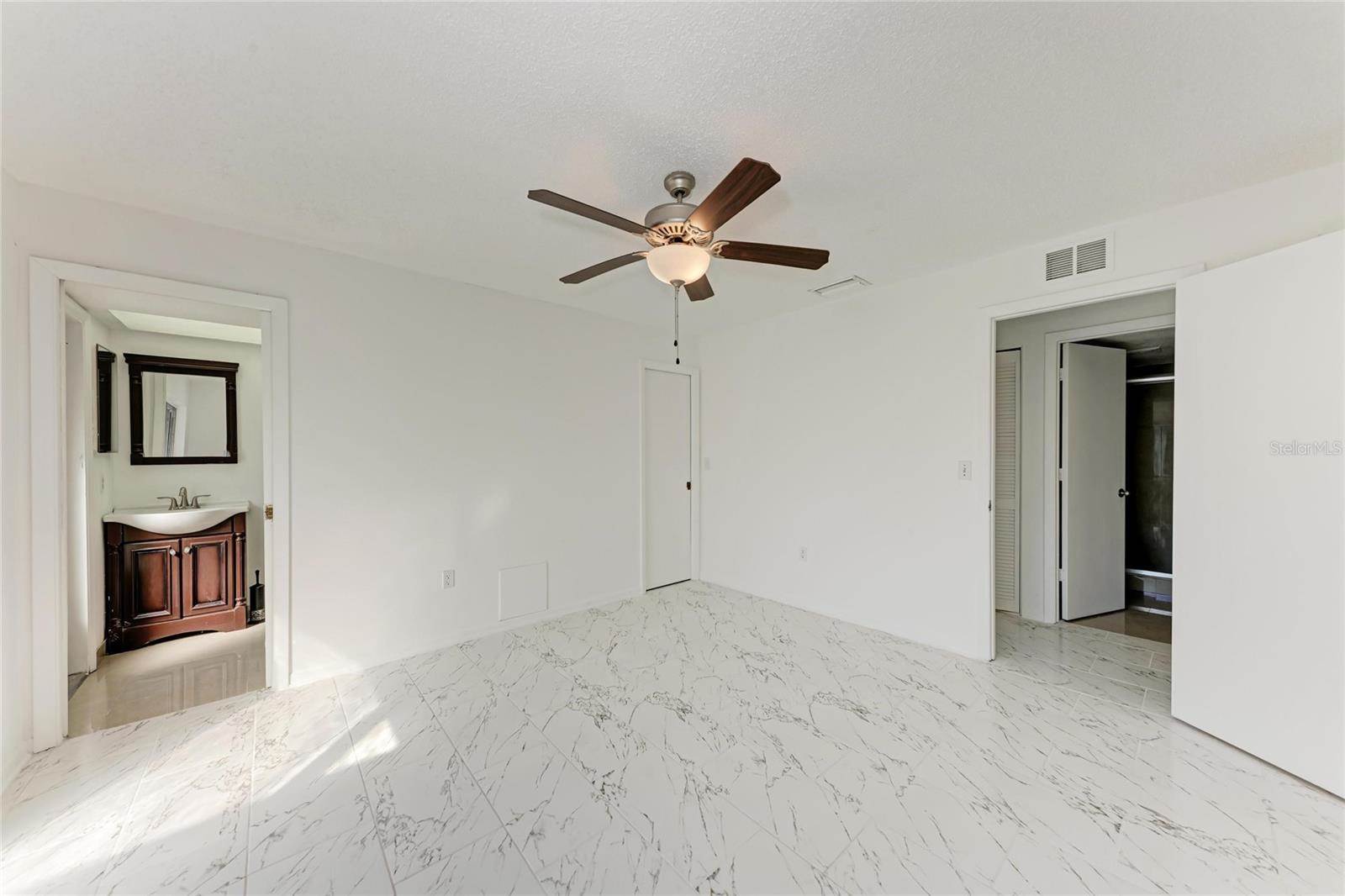 6439 Friendship Drive, Sarasota, FL 34241