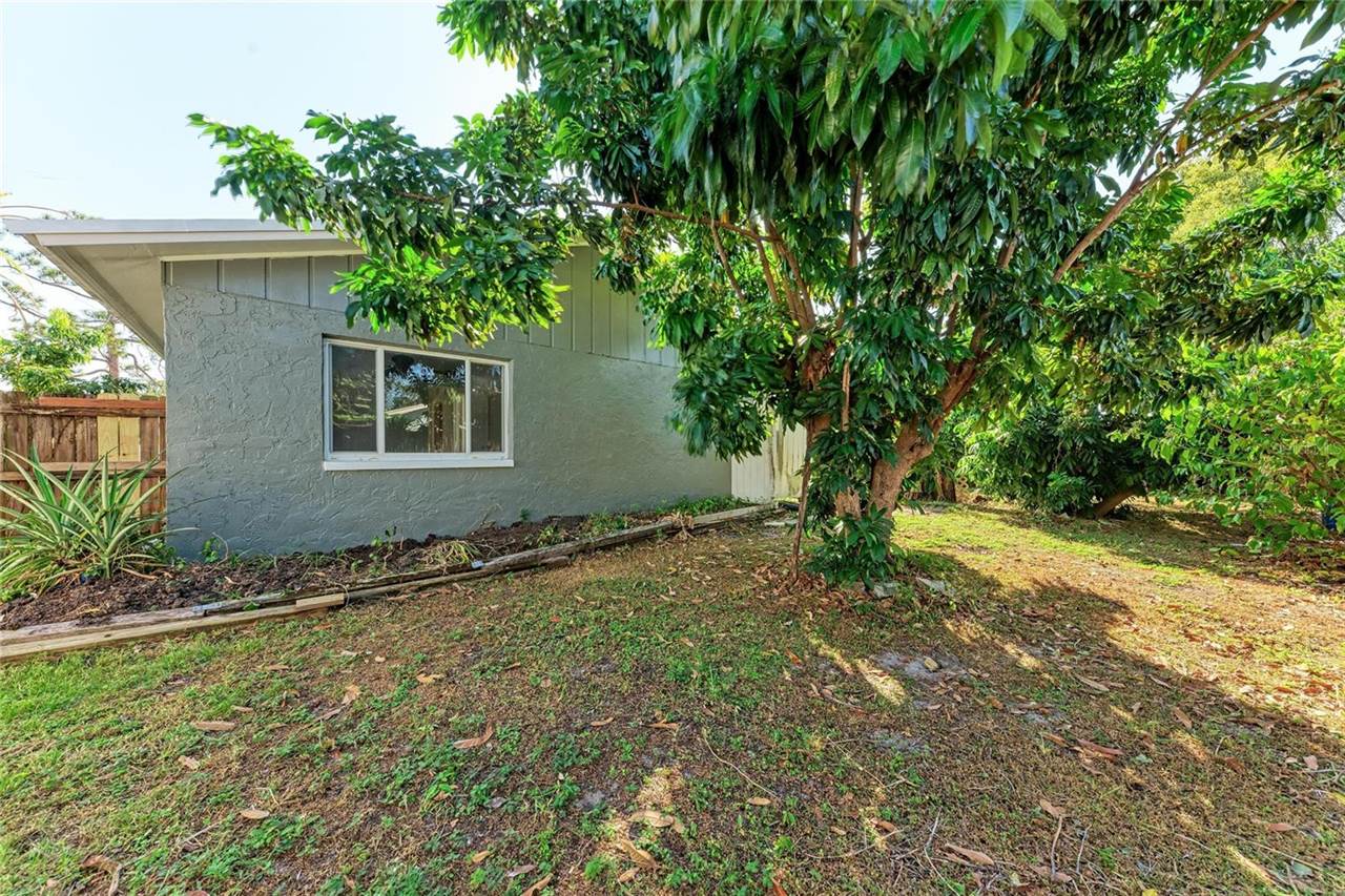 6439 Friendship Drive, Sarasota, FL 34241