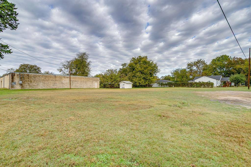 5550 Baylor Avenue, River Oaks, TX 76114