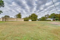 5550 Baylor Avenue, River Oaks, TX 76114