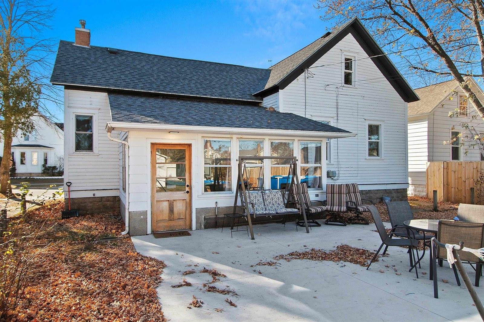 926 Elizabeth Avenue, Marinette, WI 54143