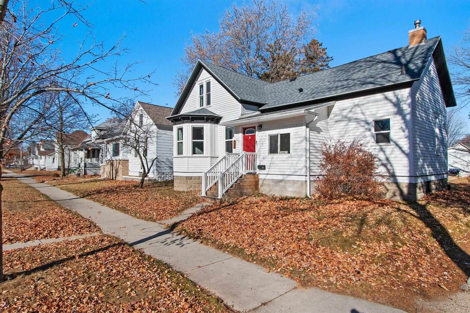926 Elizabeth Avenue, Marinette, WI 54143