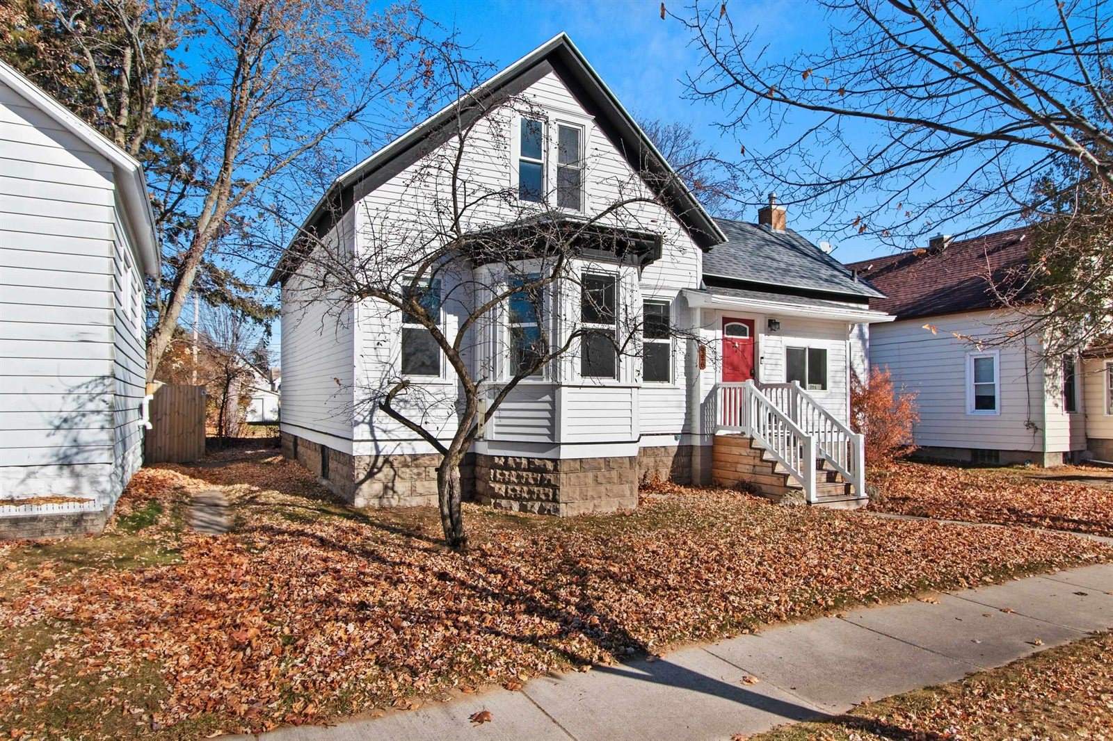 926 Elizabeth Avenue, Marinette, WI 54143