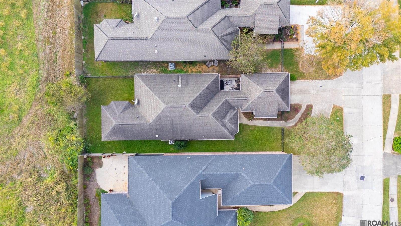 5448 Courtyard Dr, Gonzales, LA 70737