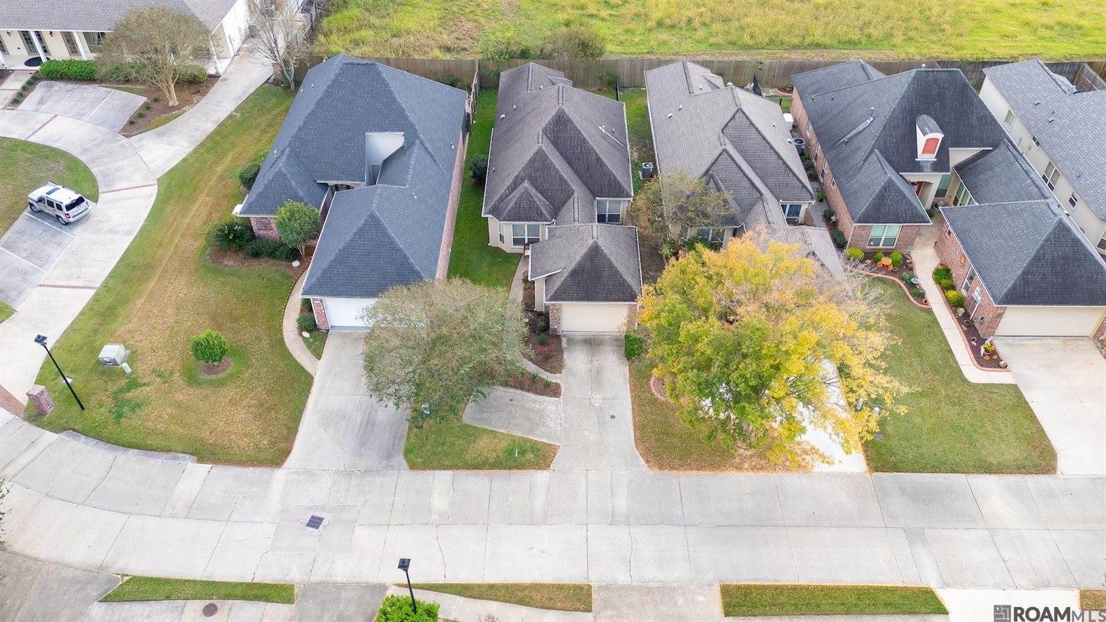 5448 Courtyard Dr, Gonzales, LA 70737