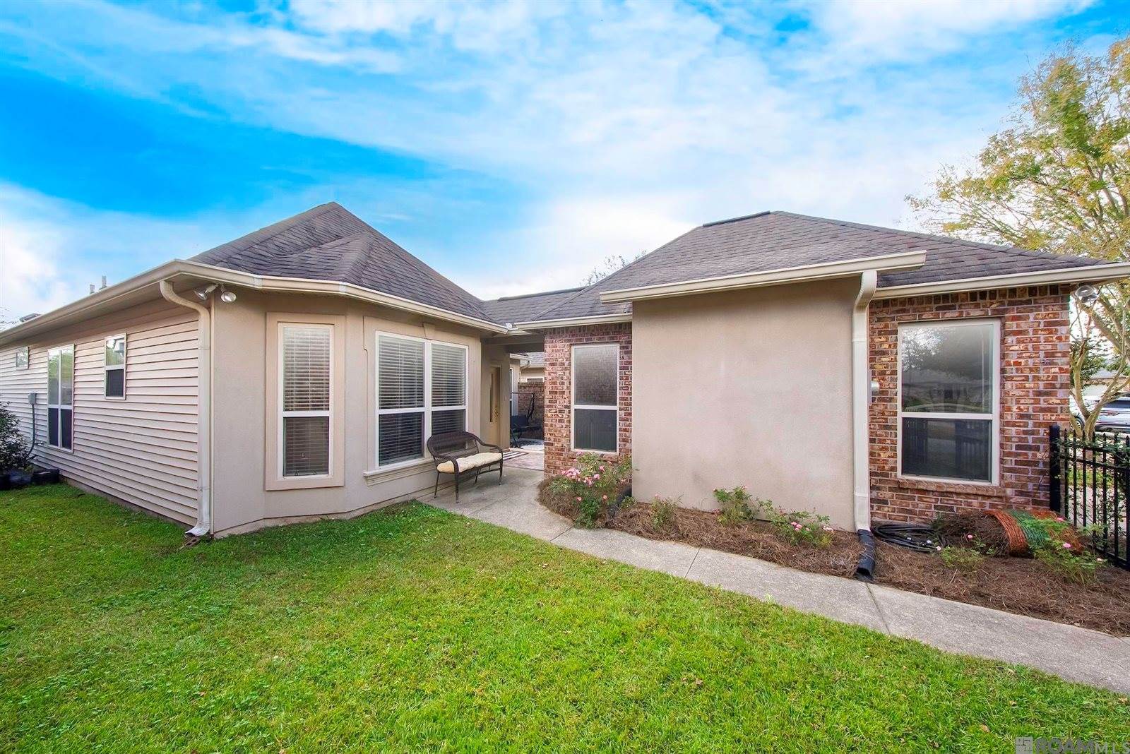 5448 Courtyard Dr, Gonzales, LA 70737