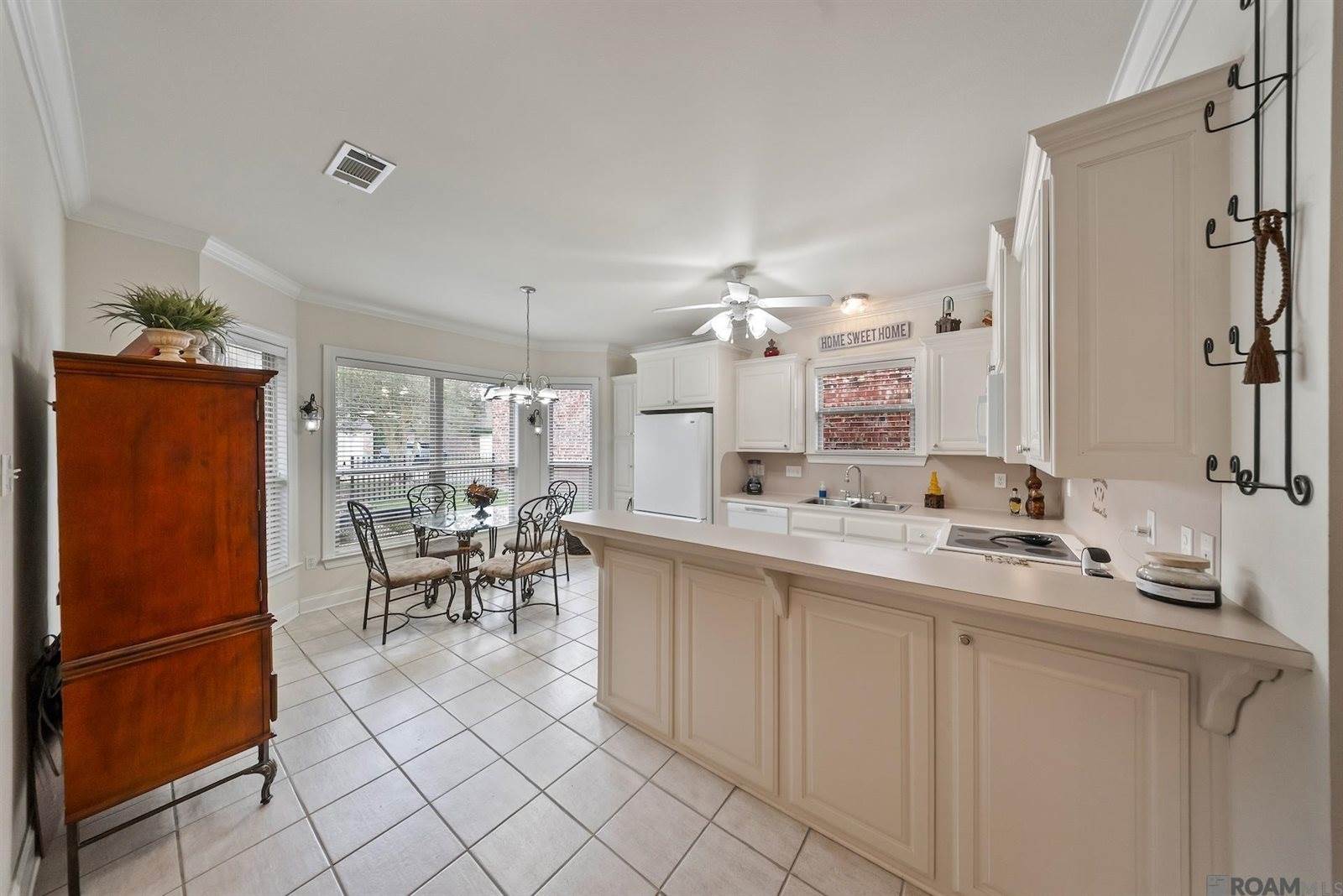 5448 Courtyard Dr, Gonzales, LA 70737