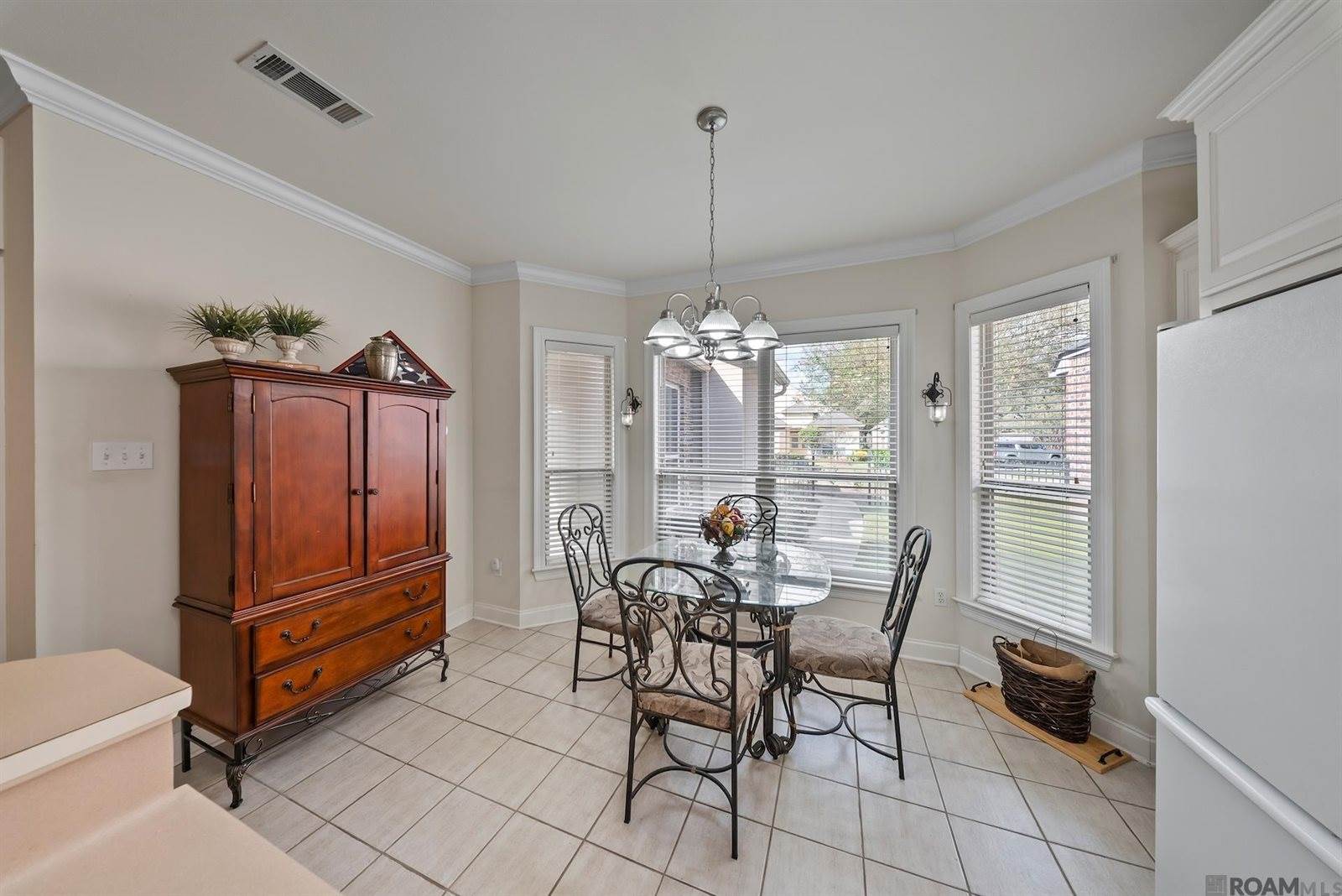 5448 Courtyard Dr, Gonzales, LA 70737