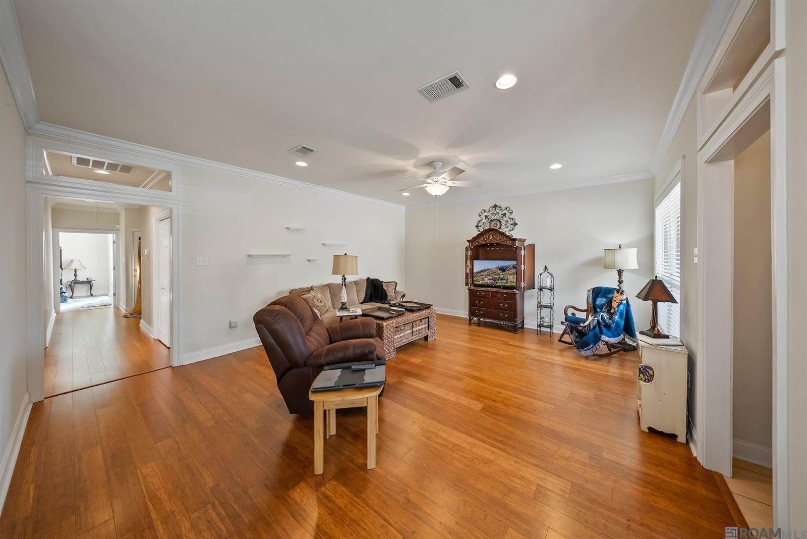 5448 Courtyard Dr, Gonzales, LA 70737