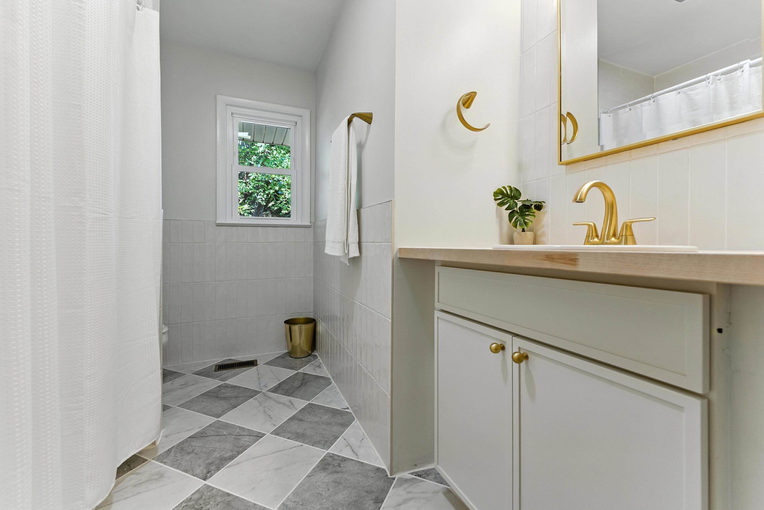 477 Windemere Road, Newport News, VA 23602