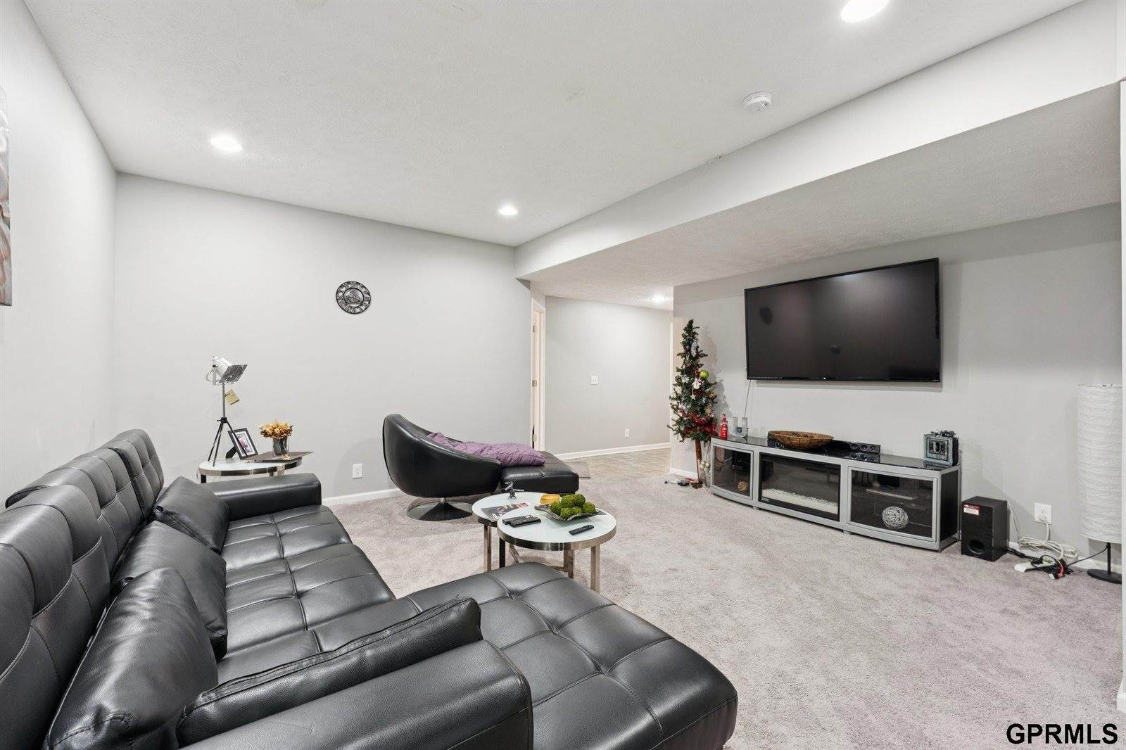 2221 Placid Lake Drive, Papillion, NE 68046