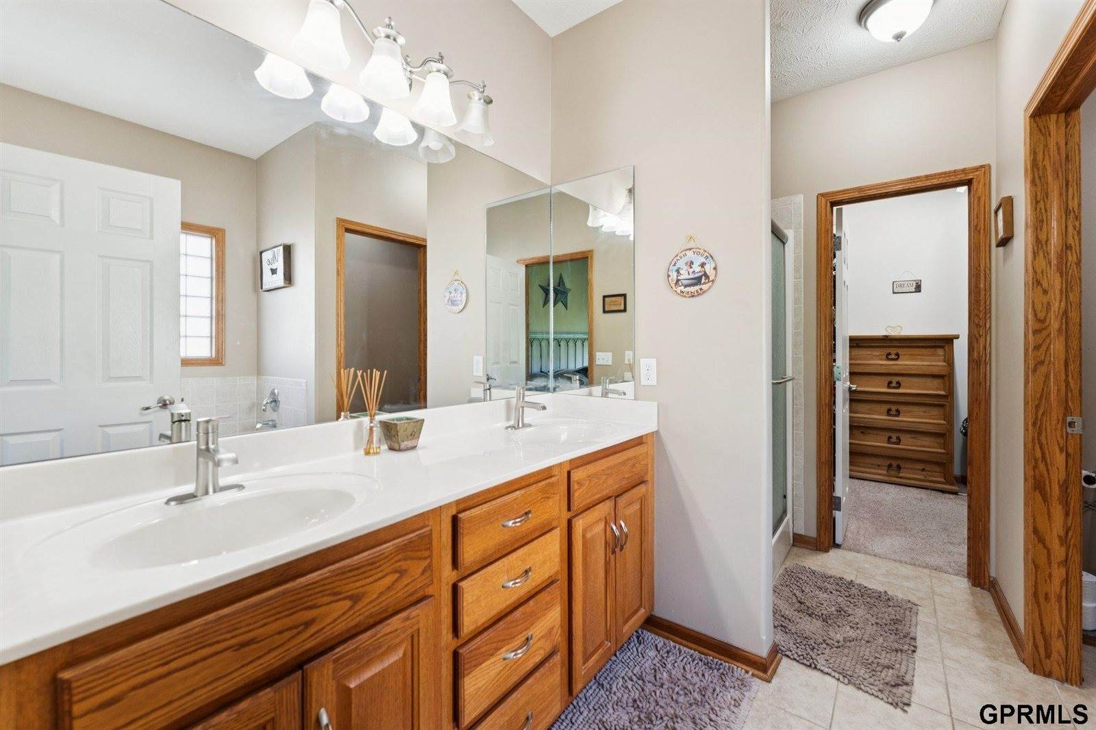 2221 Placid Lake Drive, Papillion, NE 68046