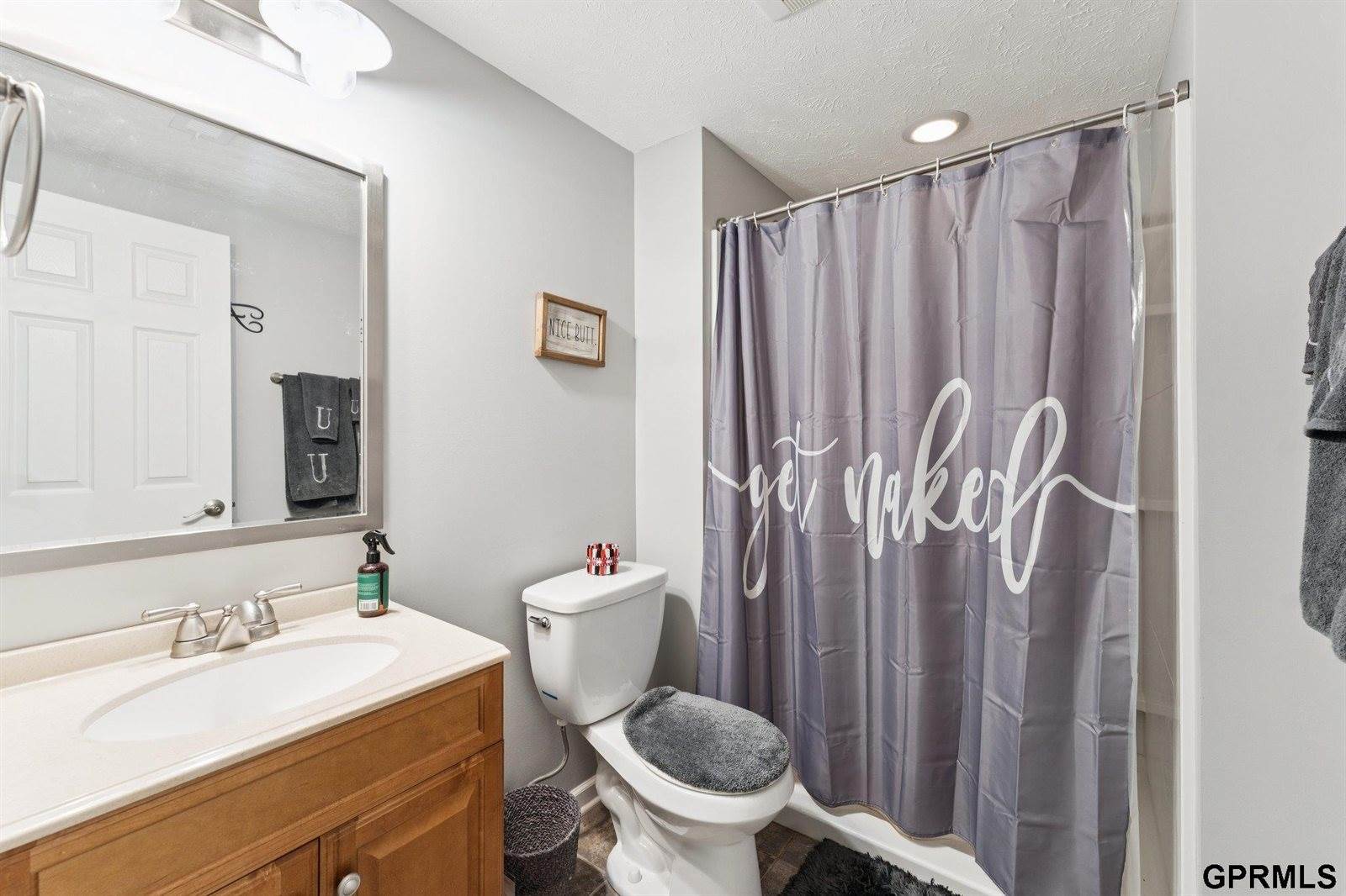 2221 Placid Lake Drive, Papillion, NE 68046