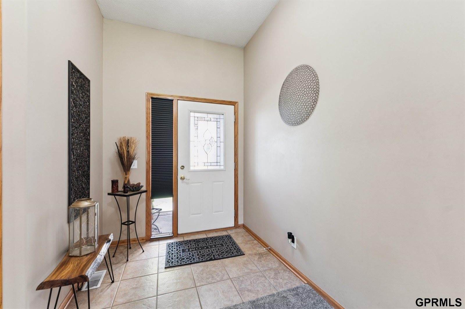 2221 Placid Lake Drive, Papillion, NE 68046