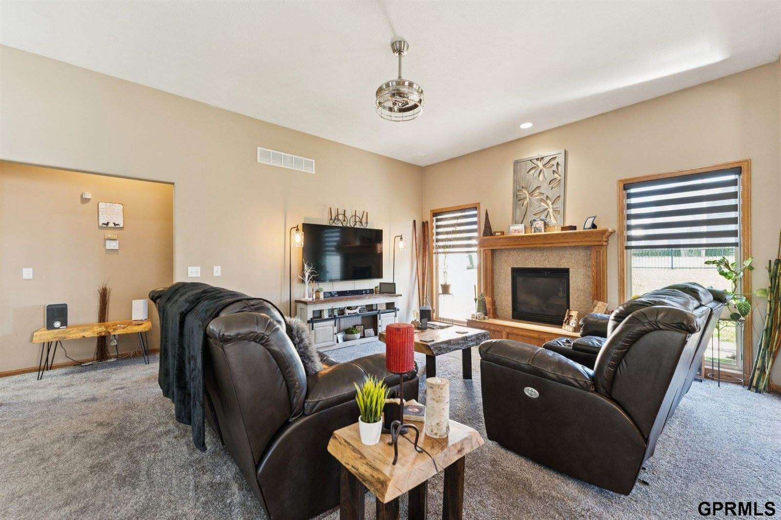 2221 Placid Lake Drive, Papillion, NE 68046