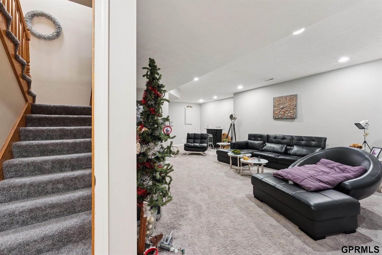 2221 Placid Lake Drive, Papillion, NE 68046