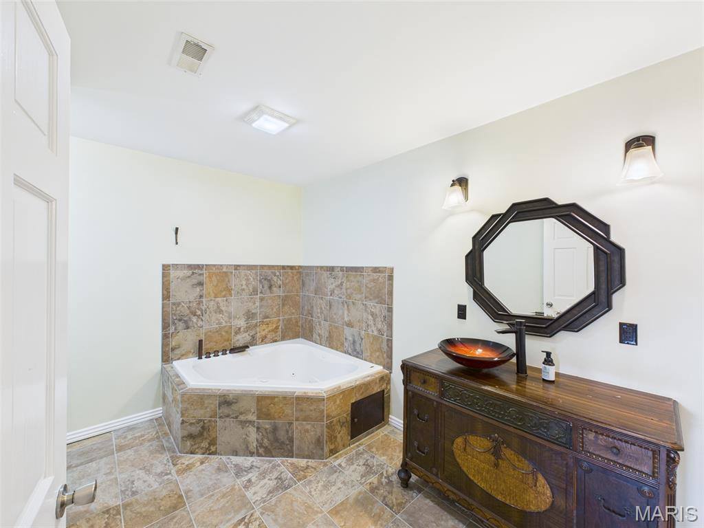 109 Ash Court, Saint Robert, MO 65584