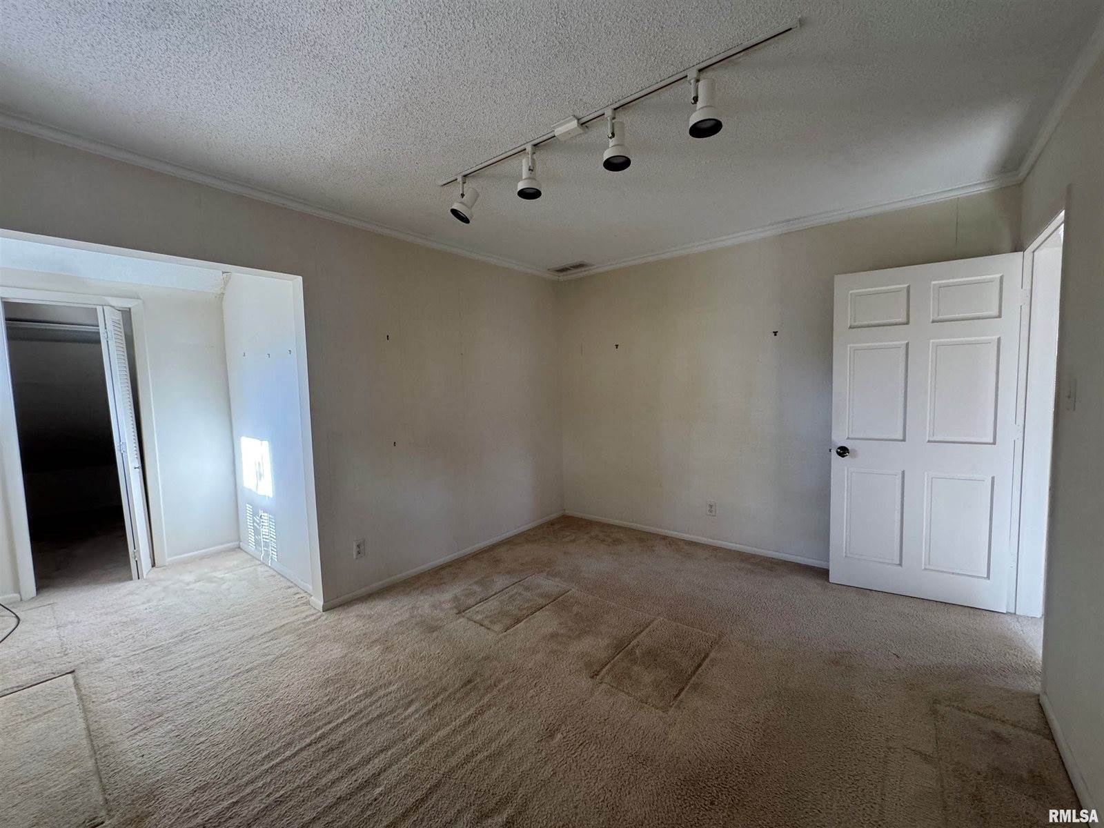 2125 Eastern Avenue, Davenport, IA 52803