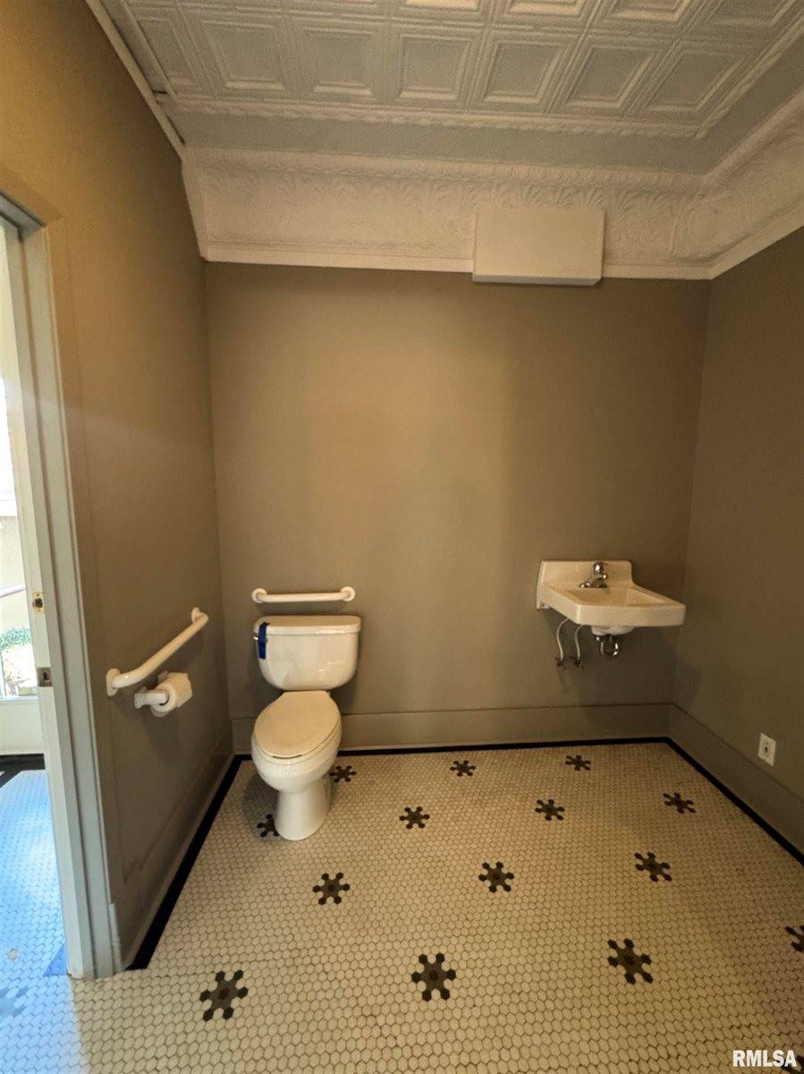 2125 Eastern Avenue, Davenport, IA 52803