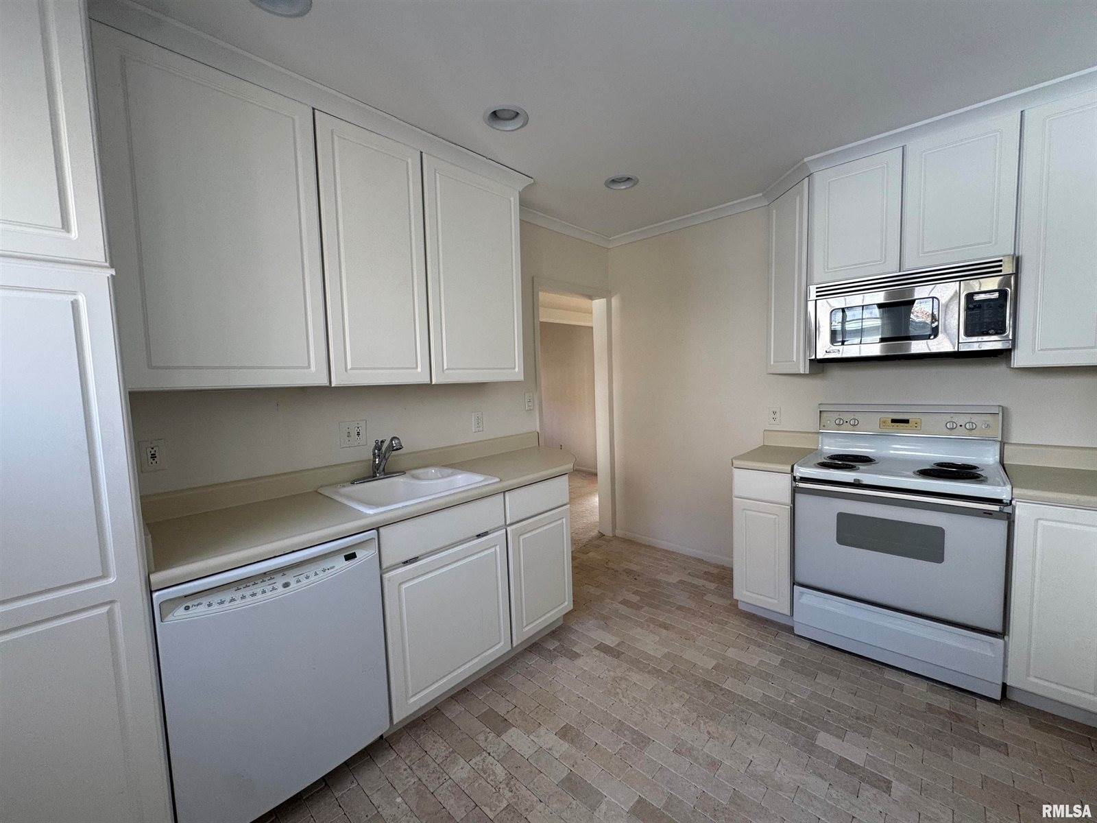 2125 Eastern Avenue, Davenport, IA 52803