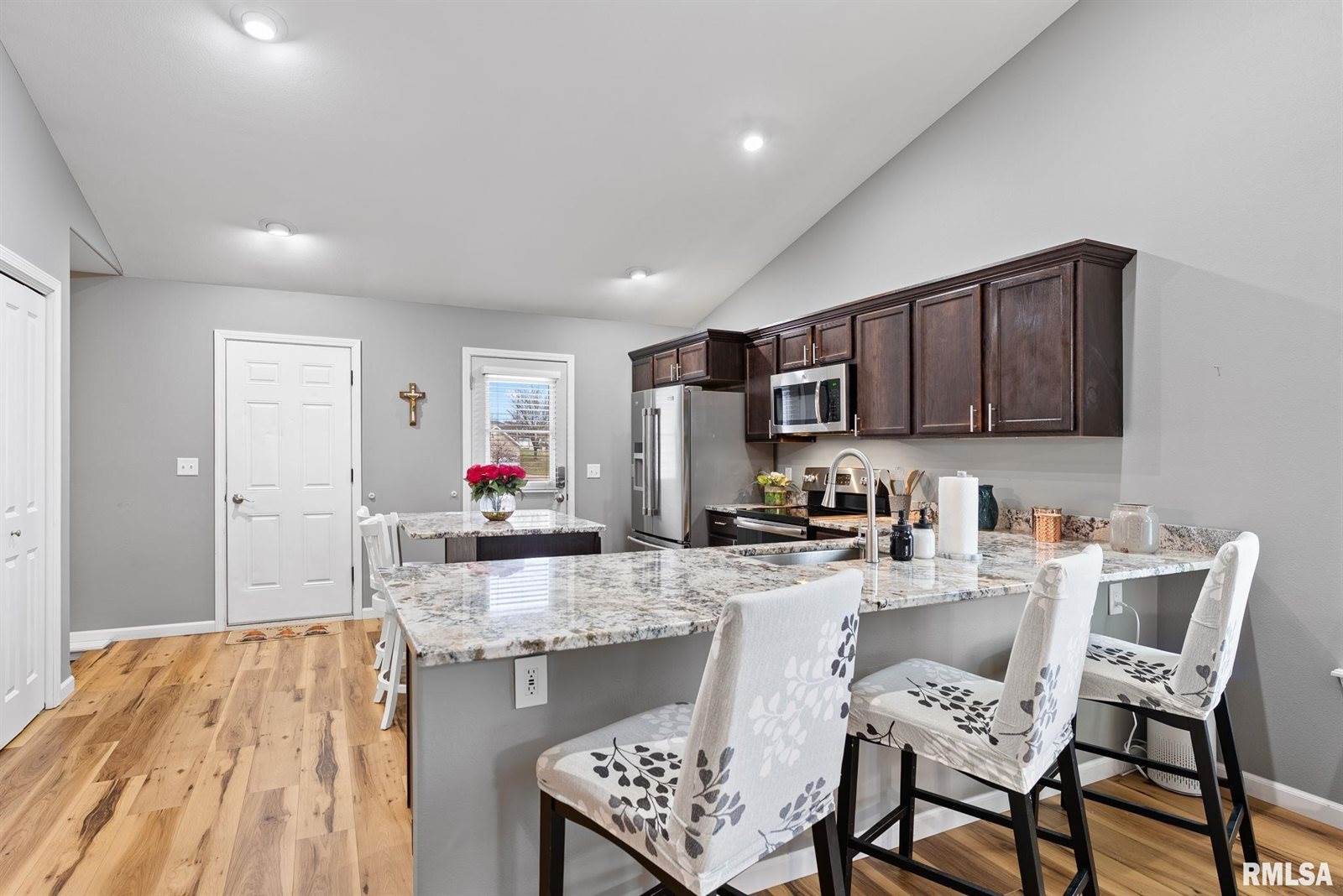 1572 Olde Brandy Lane, Davenport, IA 52807