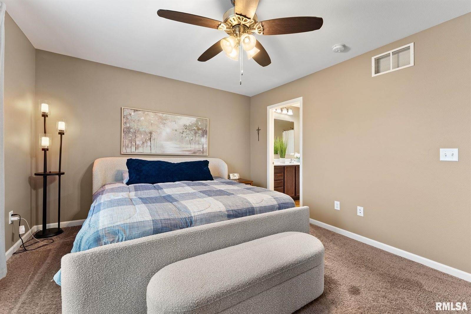 1572 Olde Brandy Lane, Davenport, IA 52807