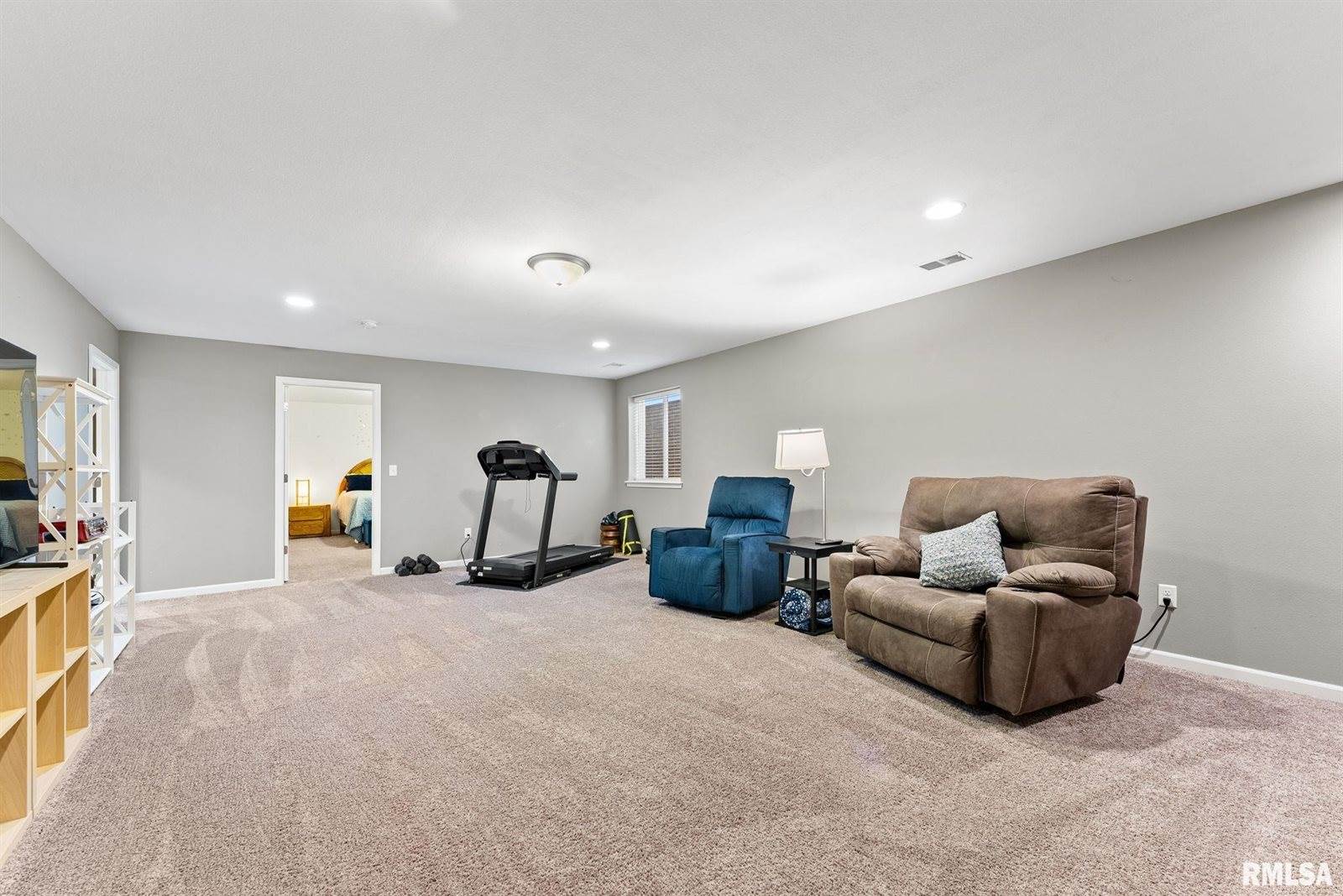 1572 Olde Brandy Lane, Davenport, IA 52807