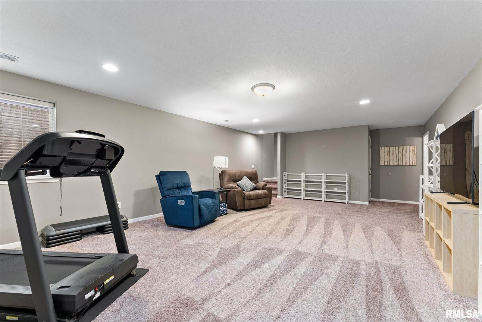 1572 Olde Brandy Lane, Davenport, IA 52807