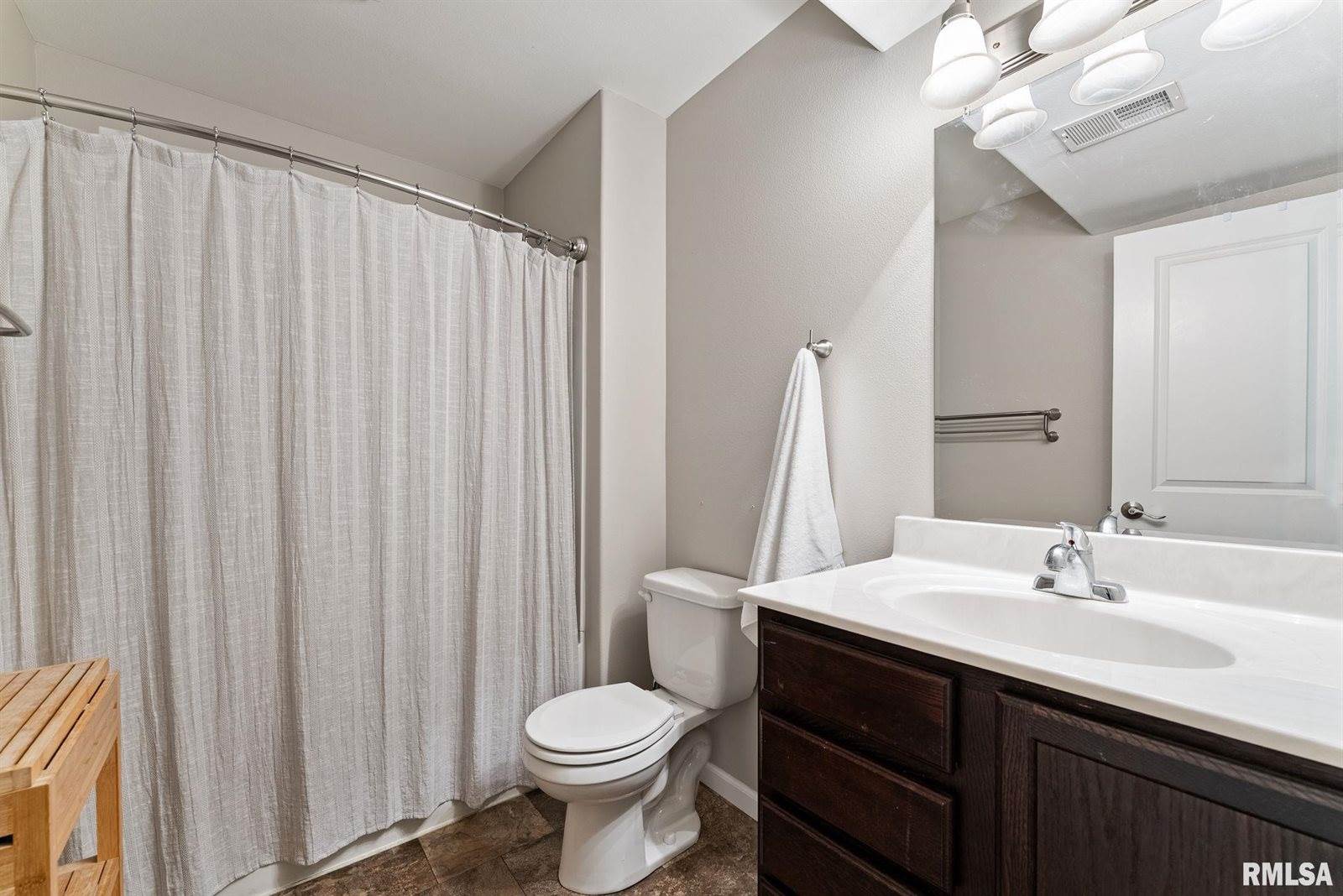 1572 Olde Brandy Lane, Davenport, IA 52807