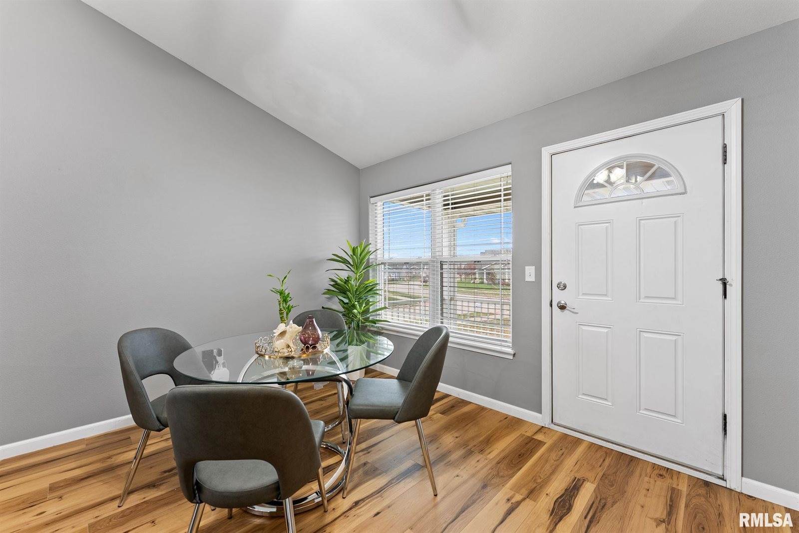 1572 Olde Brandy Lane, Davenport, IA 52807