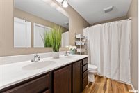 1572 Olde Brandy Lane, Davenport, IA 52807