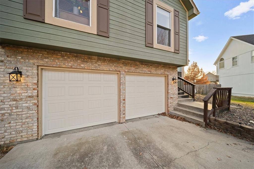 21315 West 56TH Street, Shawnee, KS 66218