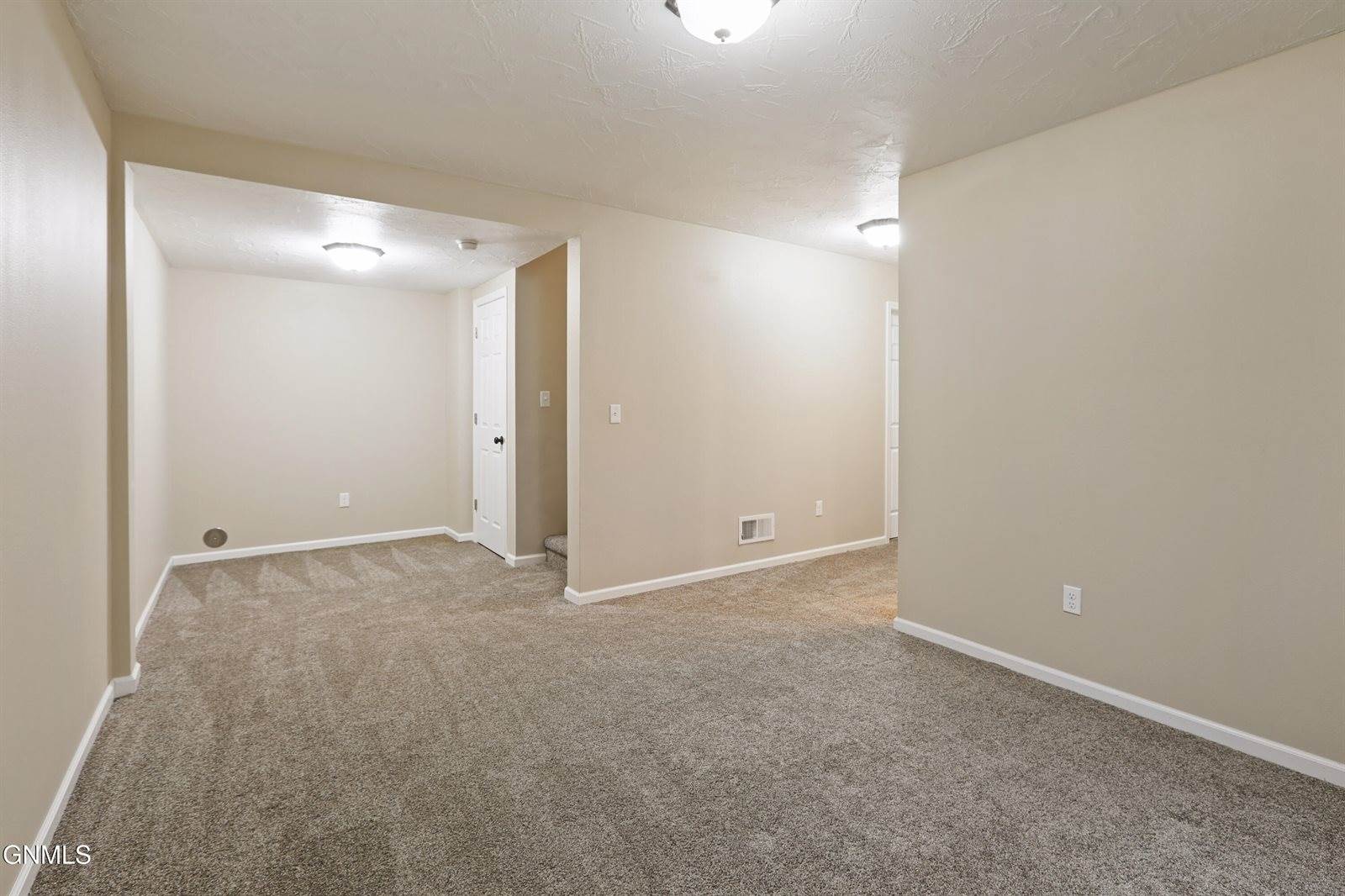 1803 25th Street West, Williston, ND 58801