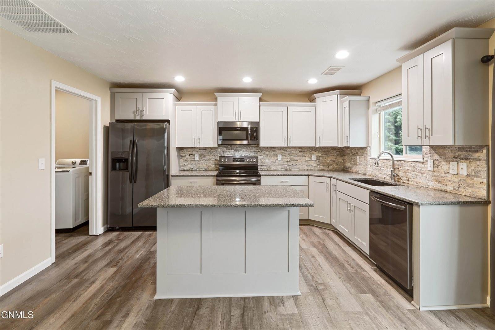 1803 25th Street West, Williston, ND 58801