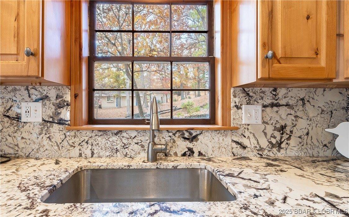 339 Hickory Hollow Road, Sunrise Beach, MO 65079