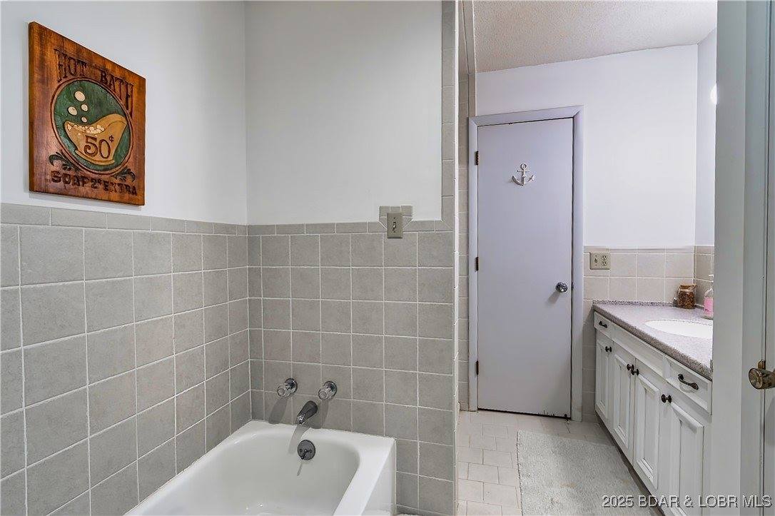 339 Hickory Hollow Road, Sunrise Beach, MO 65079