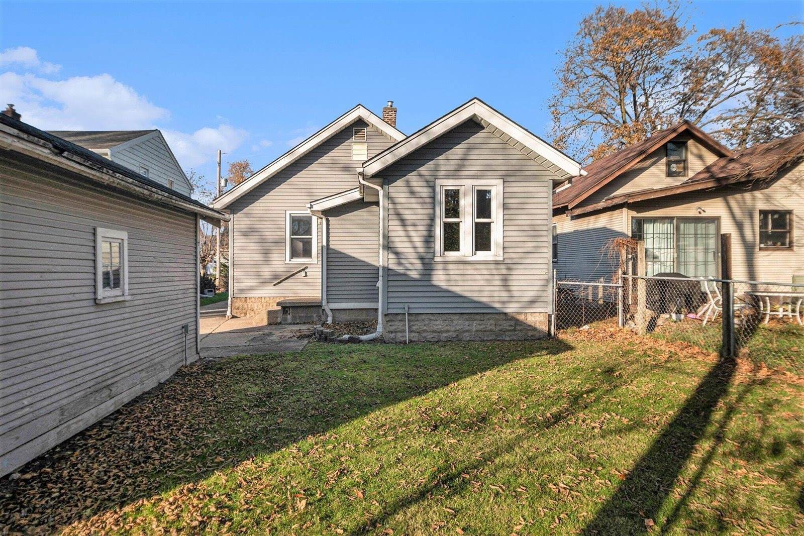 612 Woodridge Street NE, Grand Rapids, MI 49505