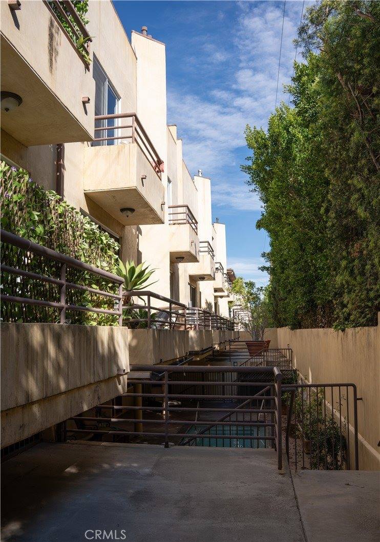 4128 Whitsett, Studio City, CA 91604