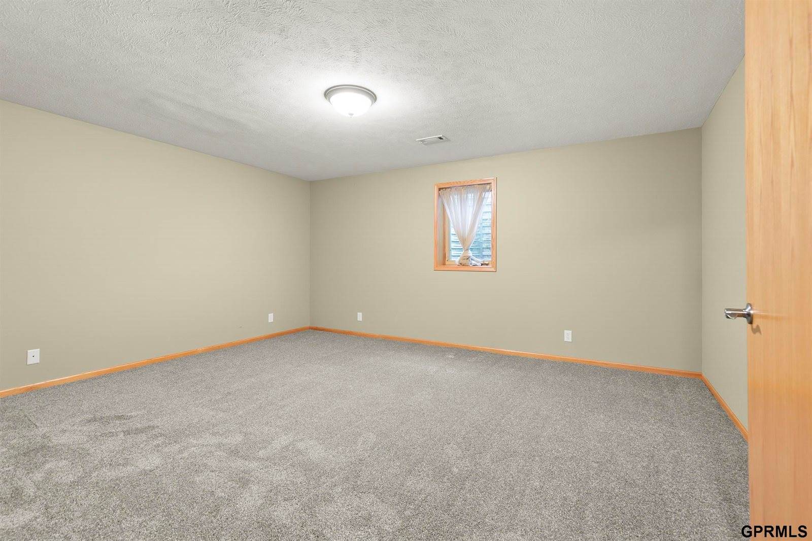 1753 North Columbia Avenue, Seward, NE 68434