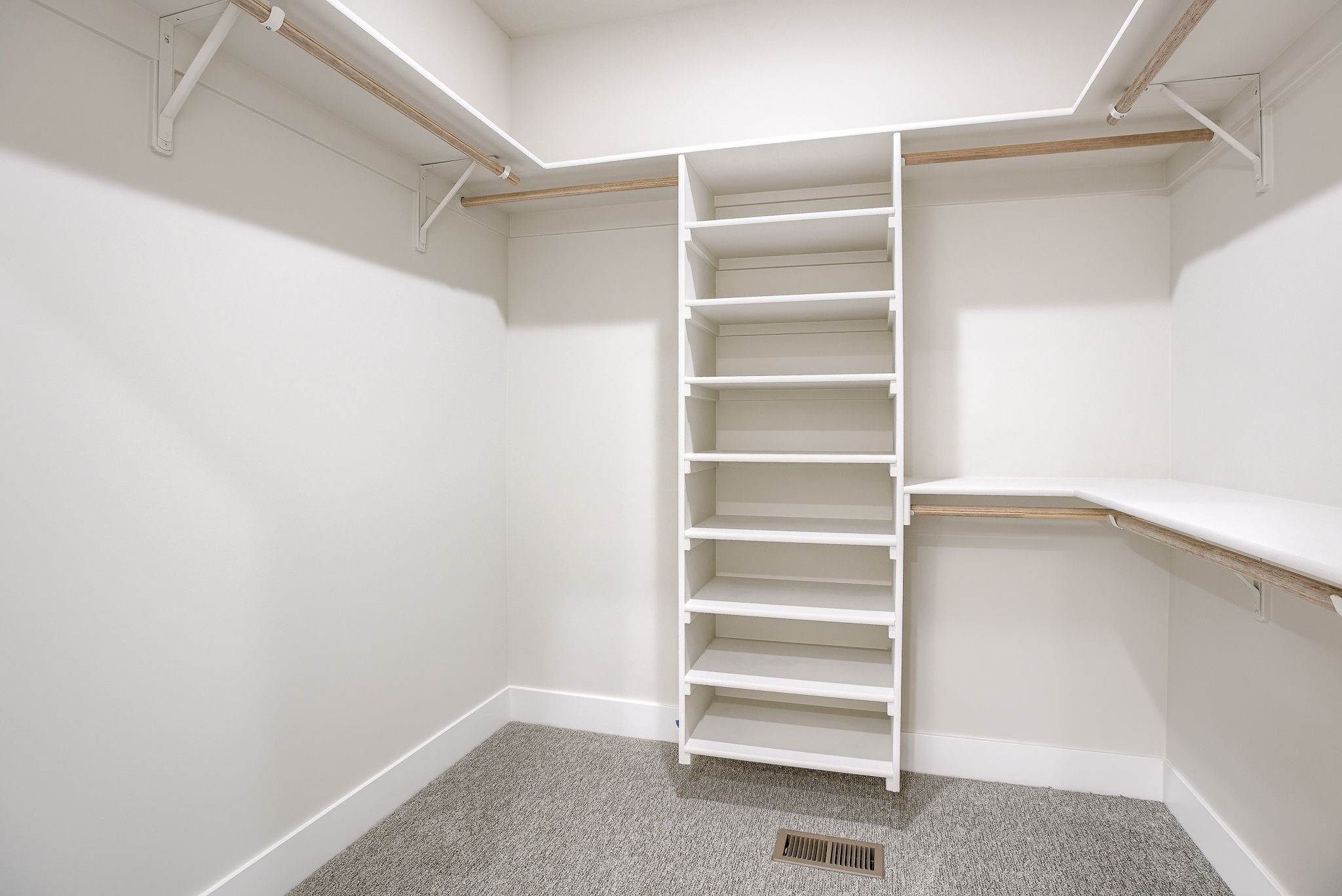 18483 Robin Cir, Omaha, NE 68136