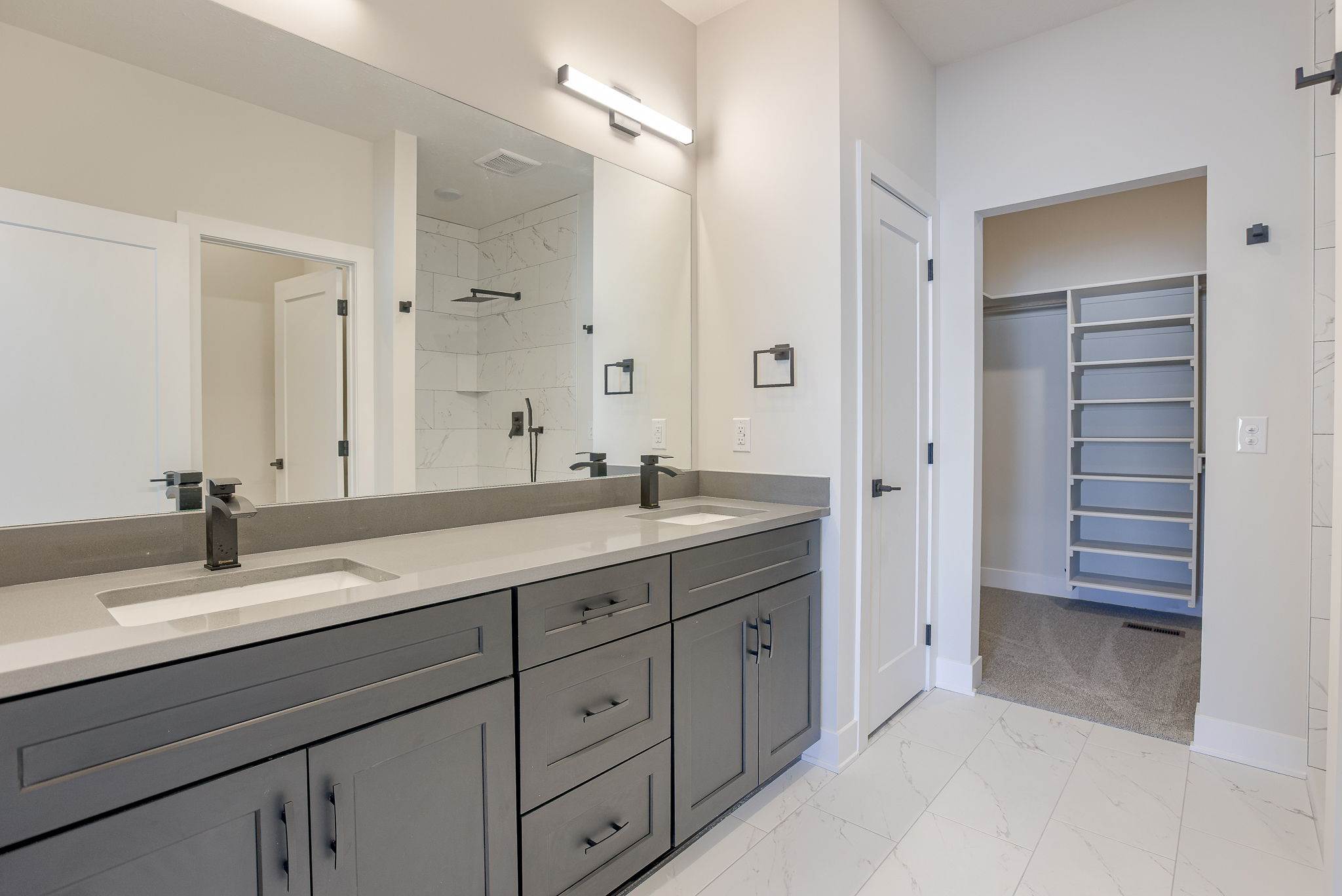 18483 Robin Cir, Omaha, NE 68136