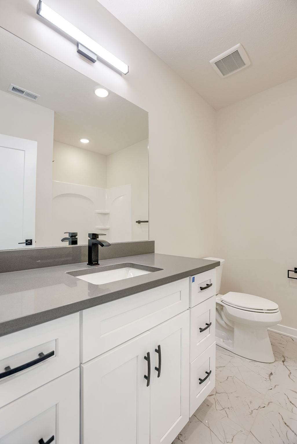 18483 Robin Cir, Omaha, NE 68136