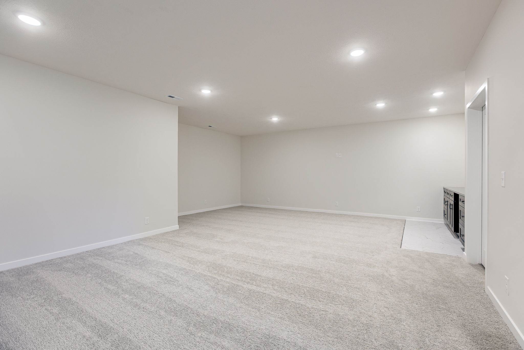 18483 Robin Cir, Omaha, NE 68136