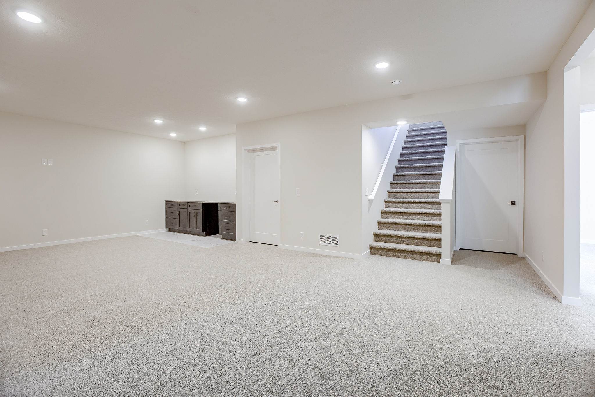 18483 Robin Cir, Omaha, NE 68136