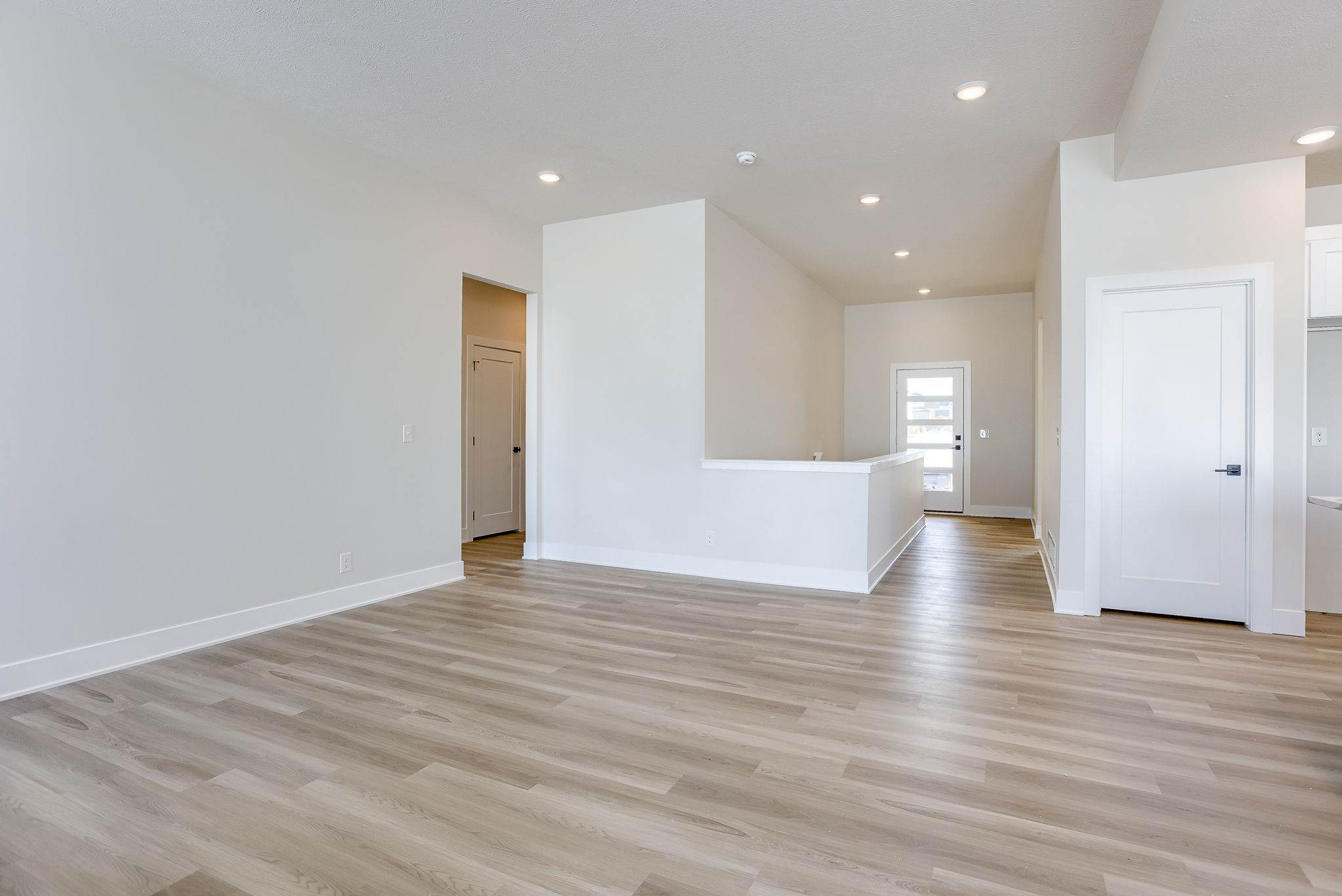 18483 Robin Cir, Omaha, NE 68136