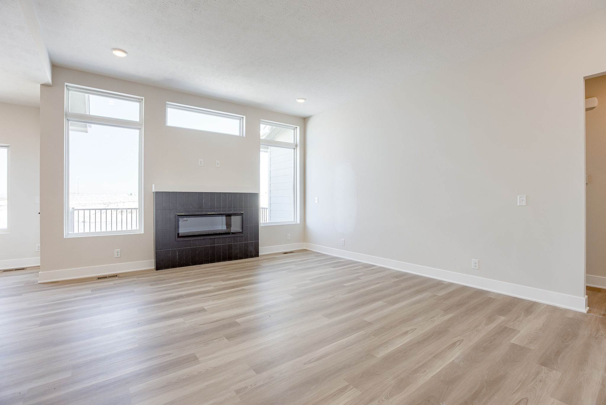 18483 Robin Cir, Omaha, NE 68136