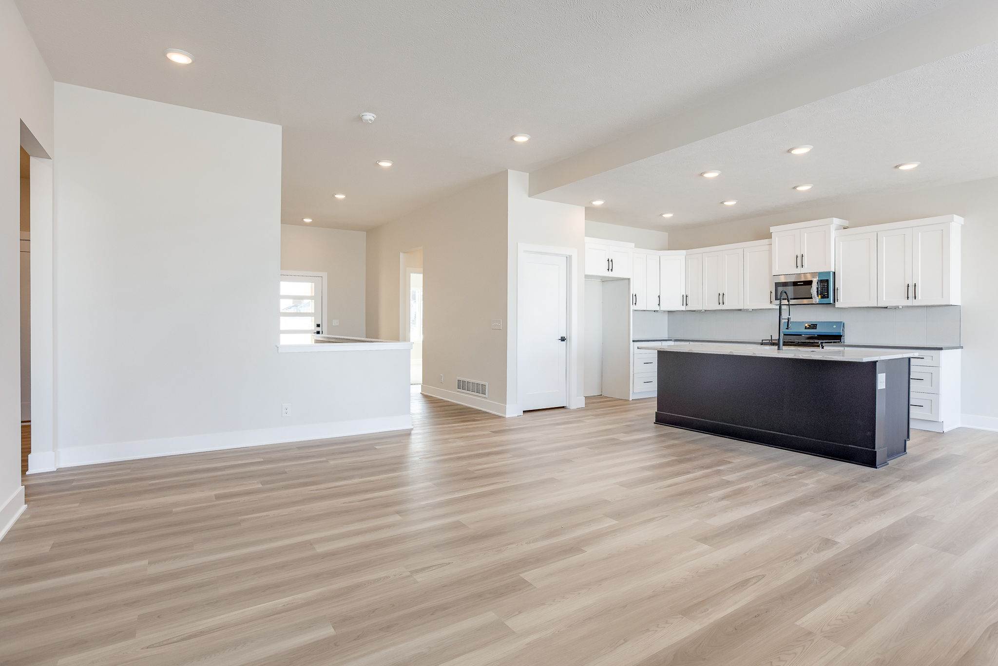 18483 Robin Cir, Omaha, NE 68136